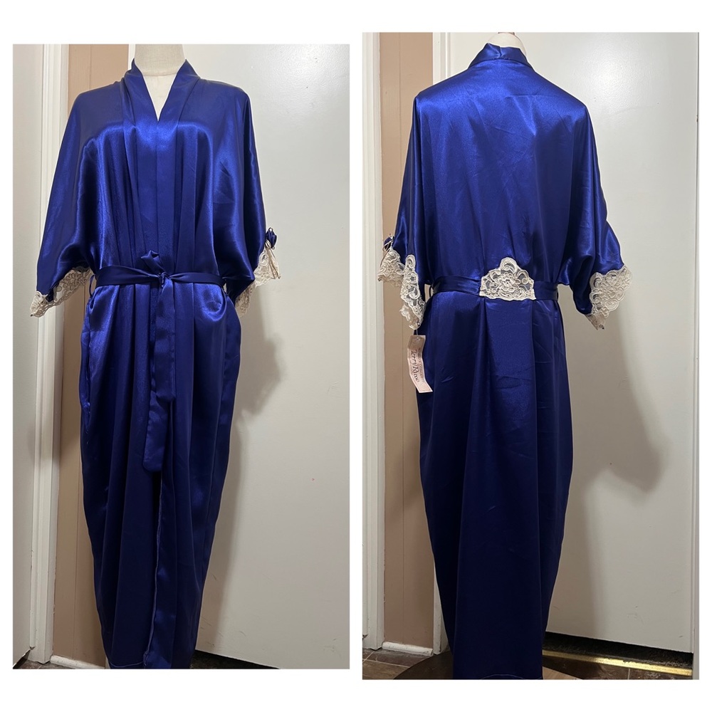 TERRY RUSSO INTIMATE CONCEPTS ROBE SZ L VINTAGE PURPLE NWT.